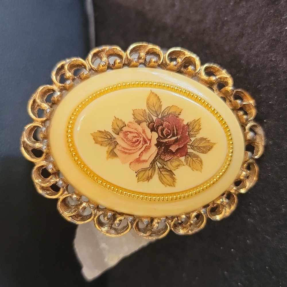 Vintage Cameo Brroch with Floral Design